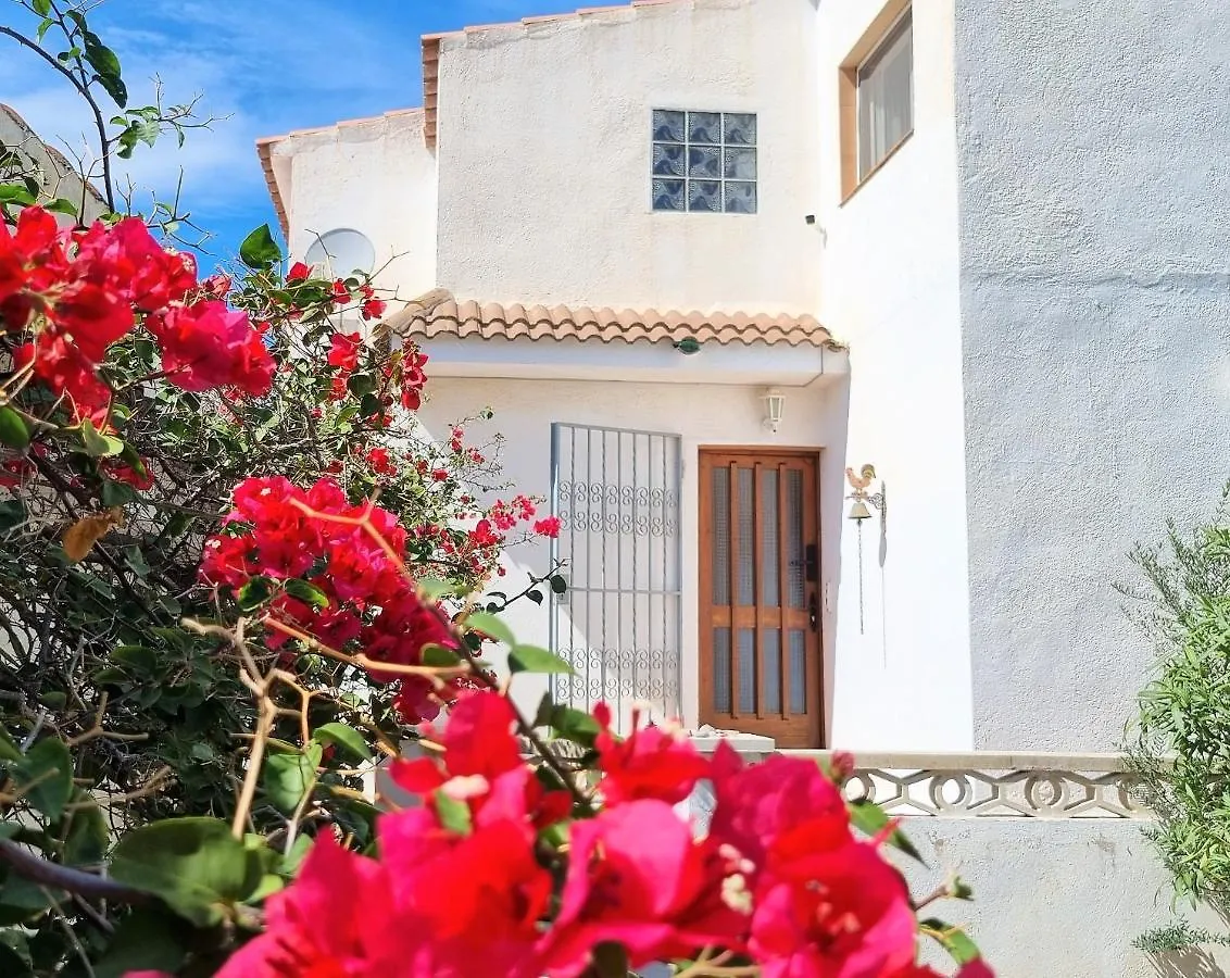 Villa Aquamarina: Mediterranean Getaway with Garden and Sea Proximity Miami Playa