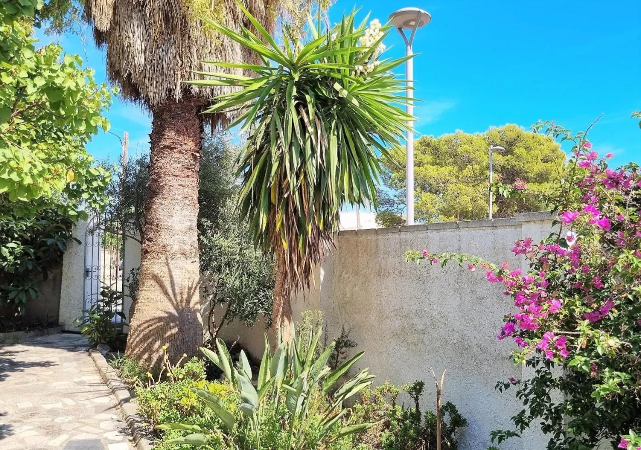 Villa Aquamarina: Mediterranean Getaway with Garden and Sea Proximity Miami Playa