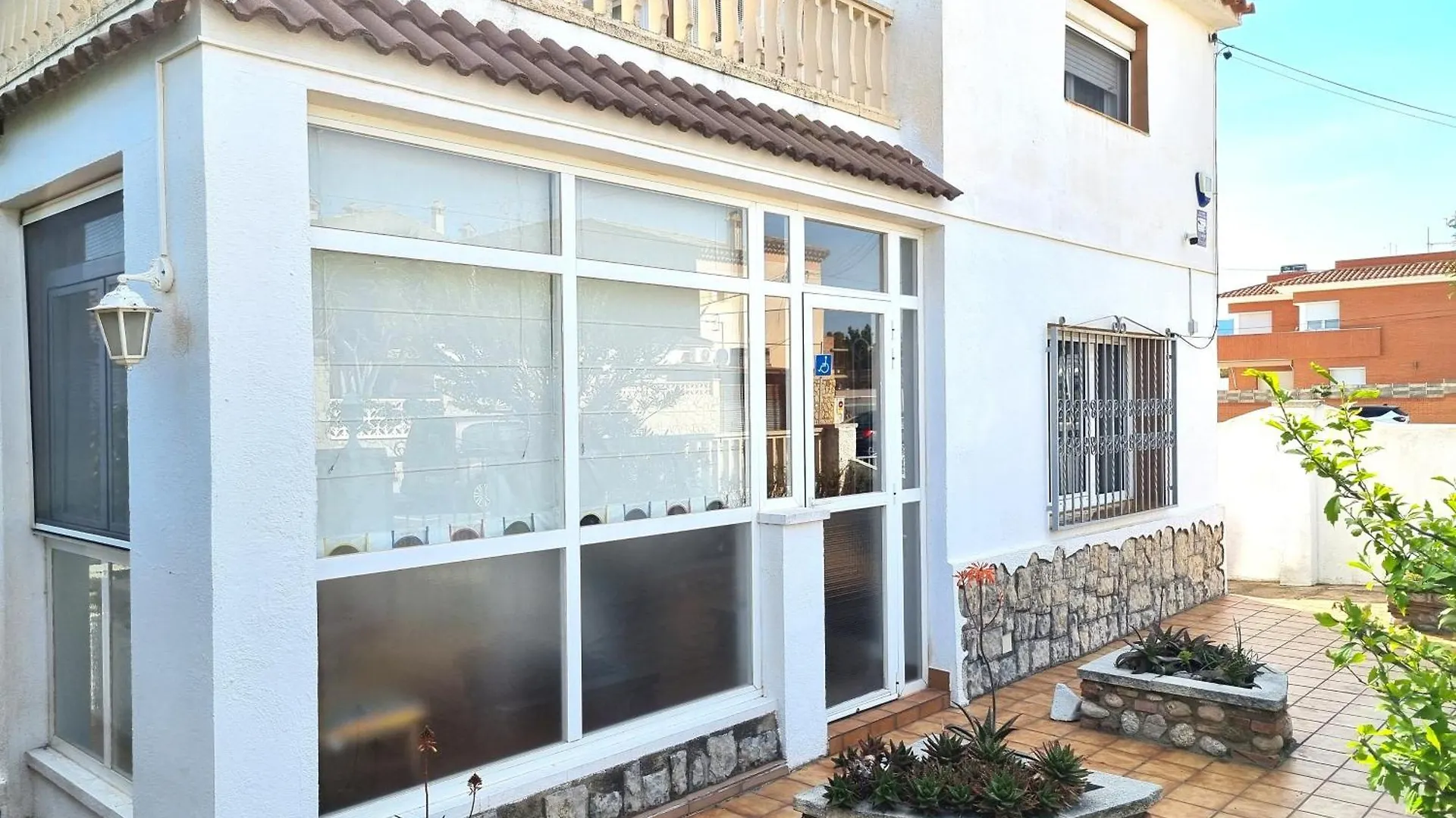 Villa Aquamarina: Mediterranean Getaway with Garden and Sea Proximity Miami Playa Spain