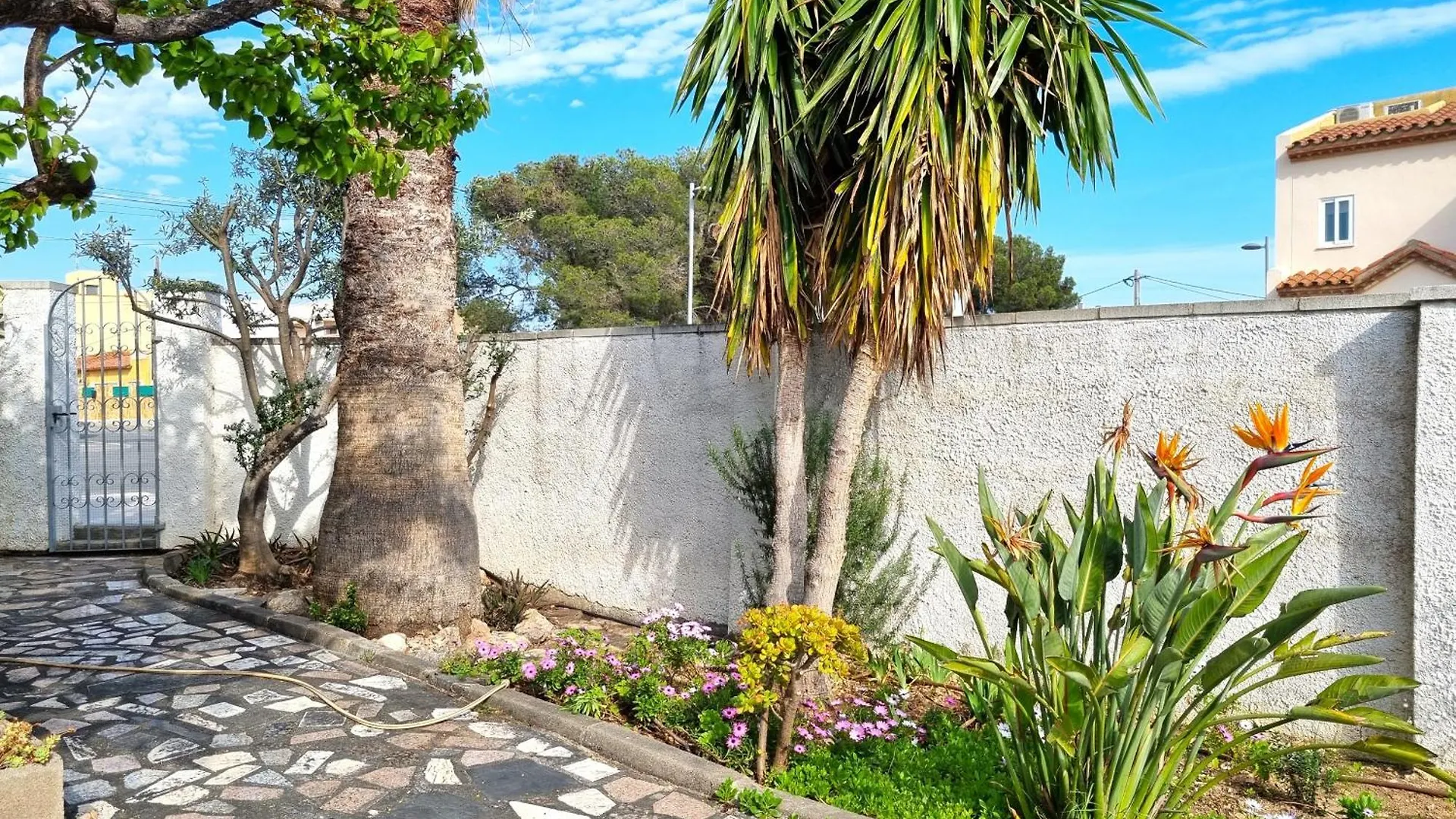 Villa Aquamarina: Mediterranean Getaway with Garden and Sea Proximity Miami Playa